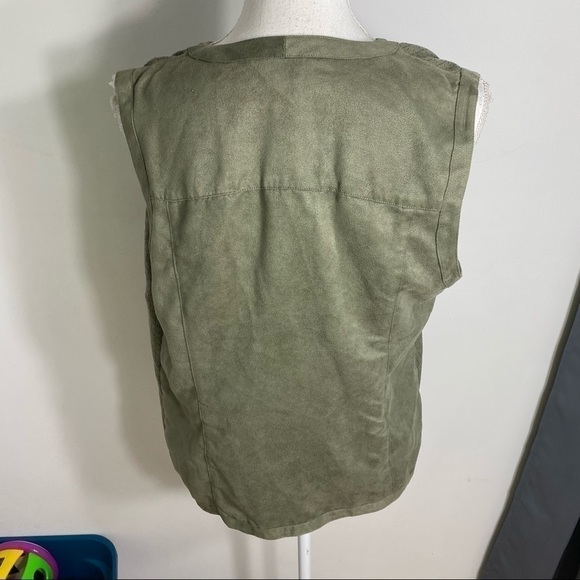 Chico’s Laser Cut Faux Leather Vest Sz 1 Medium Green No Closure - Picture 6 of 10